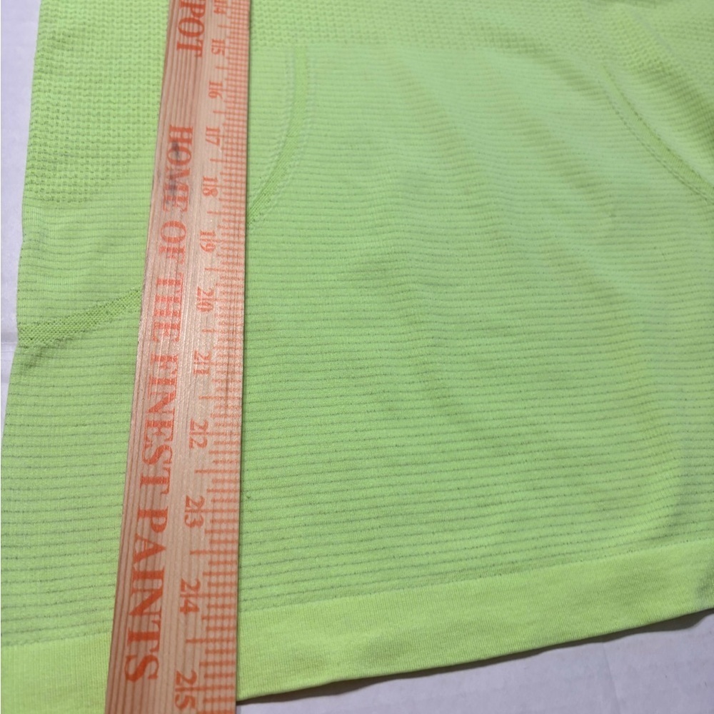 Lululemon Swiftly Tech Gym, Activewear Short Sleeve Crew Lucid Lime. Size 6 - Picture 10 of 11